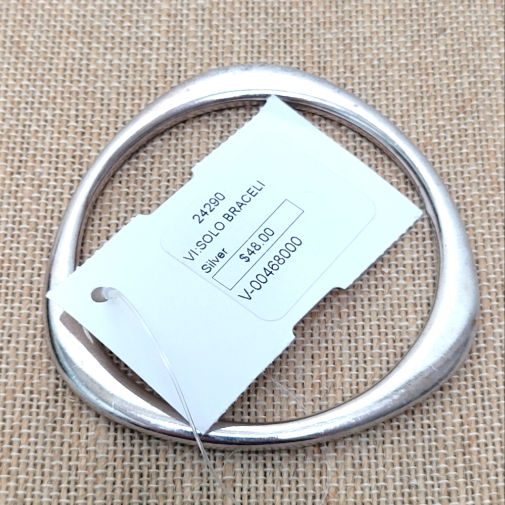 Vidda | Triangular Silver Bangle - image 3